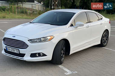 Седан Ford Fusion 2015 в 