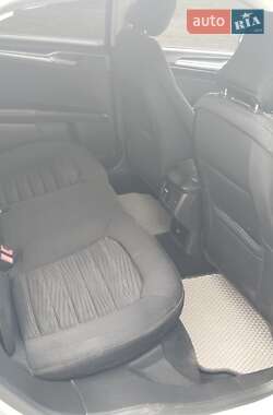 Седан Ford Fusion 2016 в 
