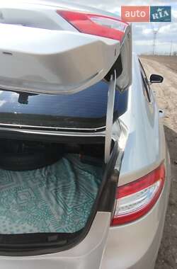 Седан Ford Fusion 2016 в 