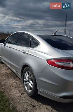 Седан Ford Fusion 2016 в 