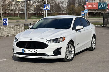 Седан Ford Fusion 2019 в 