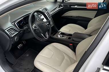 Седан Ford Fusion 2017 в 