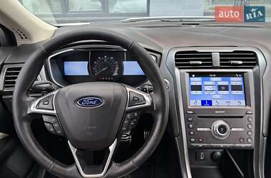 Седан Ford Fusion 2017 в 