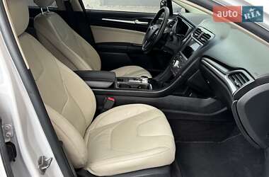 Седан Ford Fusion 2017 в 