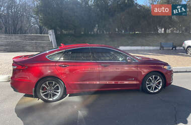 Седан Ford Fusion 2019 в 