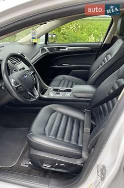 Седан Ford Fusion 2019 в 