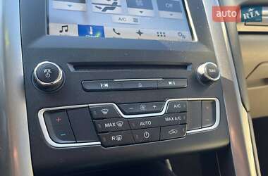 Седан Ford Fusion 2017 в 