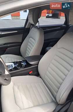 Седан Ford Fusion 2014 в 