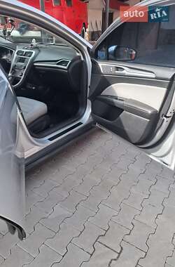 Седан Ford Fusion 2014 в 