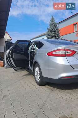 Седан Ford Fusion 2014 в 