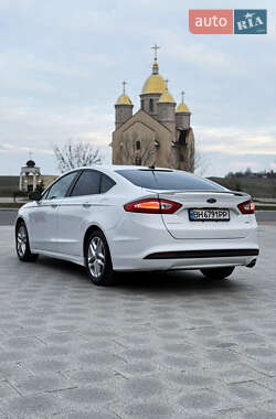 Седан Ford Fusion 2013 в 