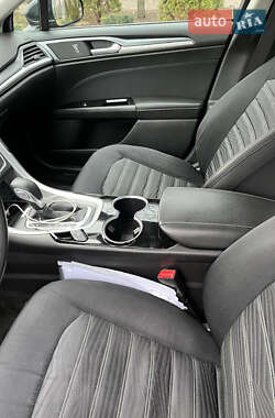Седан Ford Fusion 2016 в 