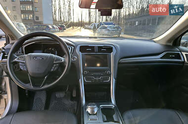 Седан Ford Fusion 2016 в 