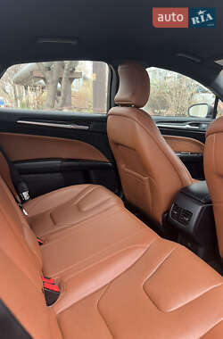 Седан Ford Fusion 2018 в 