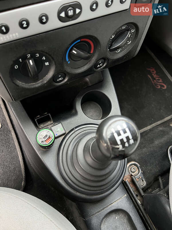 Хетчбек Ford Fusion 2003 в Дунаївцях