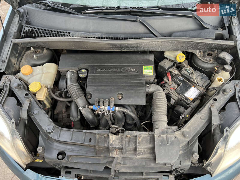 Хетчбек Ford Fusion 2003 в Дунаївцях