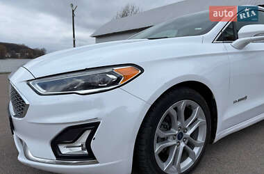 Седан Ford Fusion 2018 в 