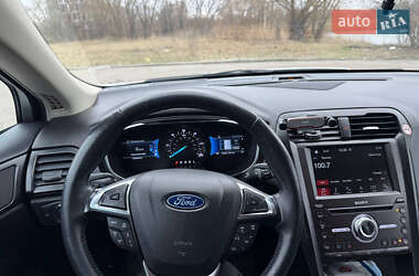 Седан Ford Fusion 2018 в 