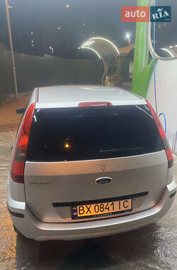 Хэтчбек Ford Fusion 2003 в 