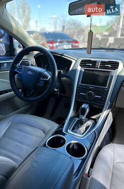 Седан Ford Fusion 2013 в 