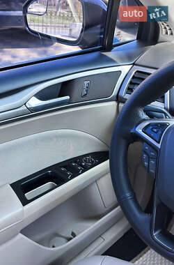 Седан Ford Fusion 2013 в 
