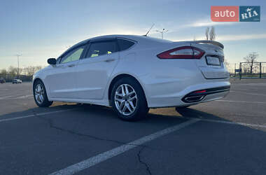 Седан Ford Fusion 2013 в 