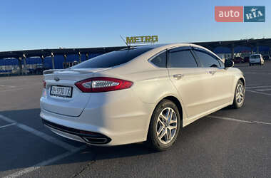 Седан Ford Fusion 2013 в 
