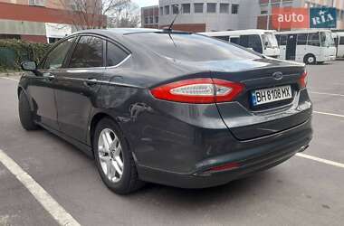 Седан Ford Fusion 2015 в 
