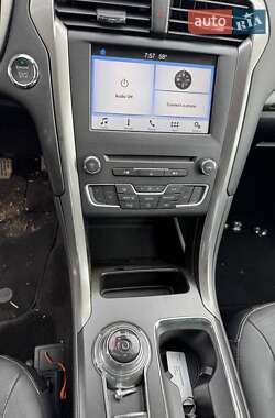 Седан Ford Fusion 2017 в 