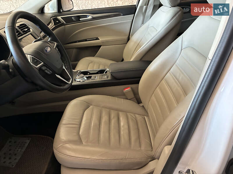 Седан Ford Fusion 2016 в Тернівці