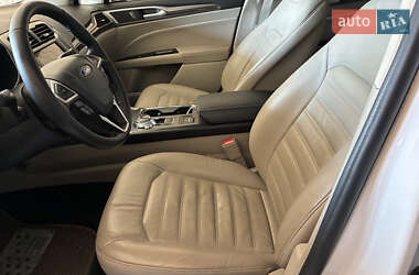 Седан Ford Fusion 2016 в 