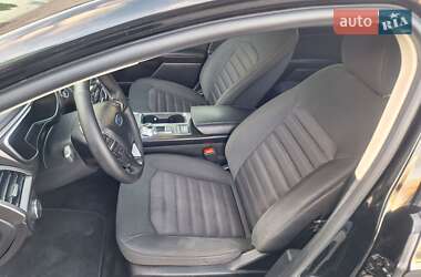 Седан Ford Fusion 2017 в 