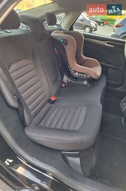 Седан Ford Fusion 2017 в 
