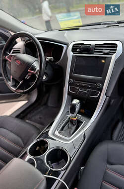 Седан Ford Fusion 2013 в 