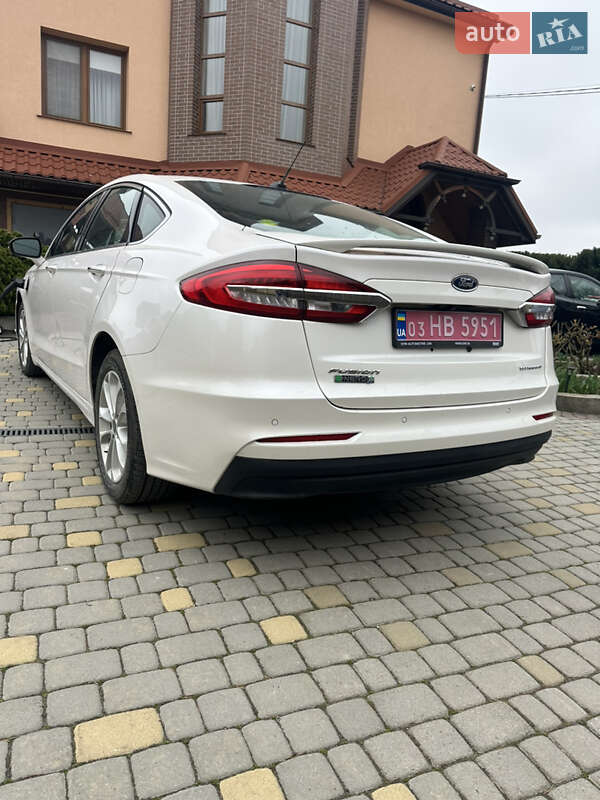 Седан Ford Fusion 2018 в Львове