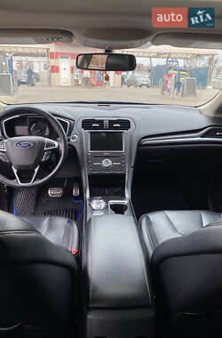 Седан Ford Fusion 2016 в 