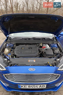 Седан Ford Fusion 2016 в 