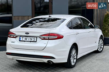 Седан Ford Fusion 2017 в 