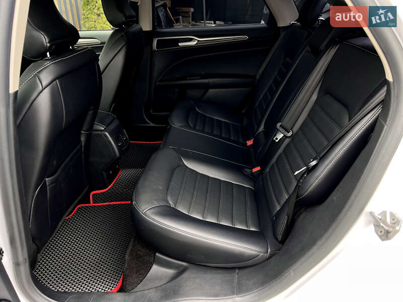 Седан Ford Fusion 2017 в Одесі
