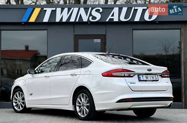 Седан Ford Fusion 2017 в 