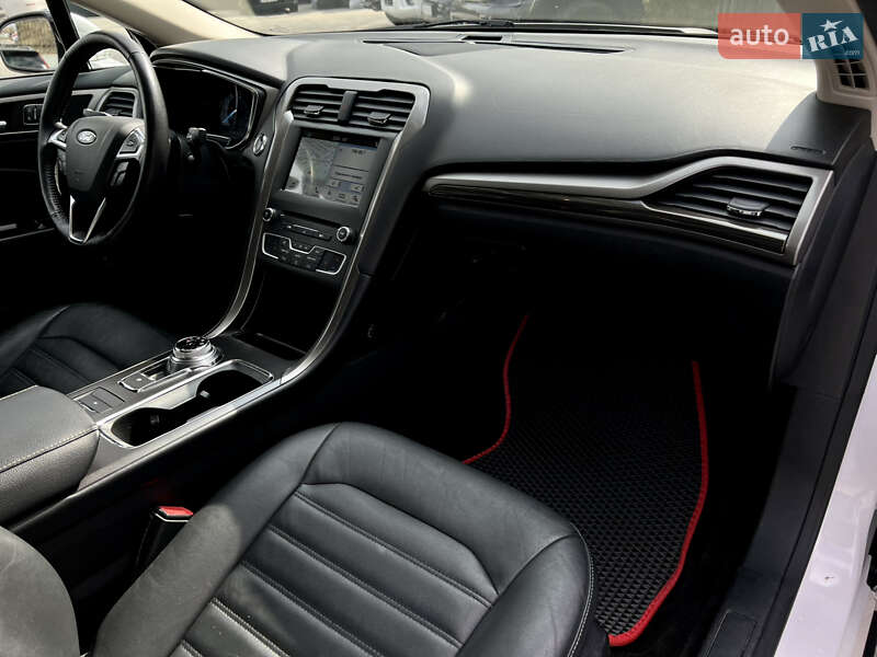 Седан Ford Fusion 2017 в Одесі