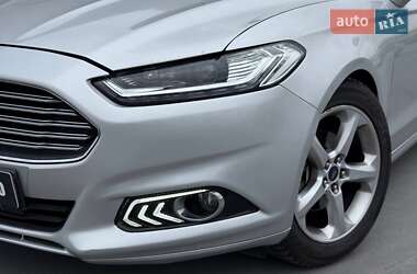 Седан Ford Fusion 2015 в 