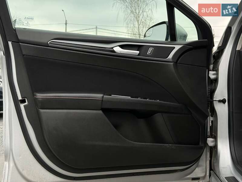 Седан Ford Fusion 2015 в Ровно