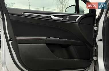 Седан Ford Fusion 2015 в 