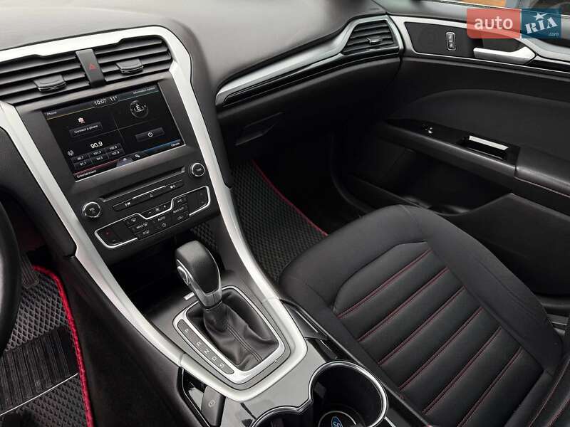 Седан Ford Fusion 2015 в Ровно