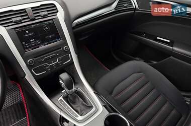 Седан Ford Fusion 2015 в 