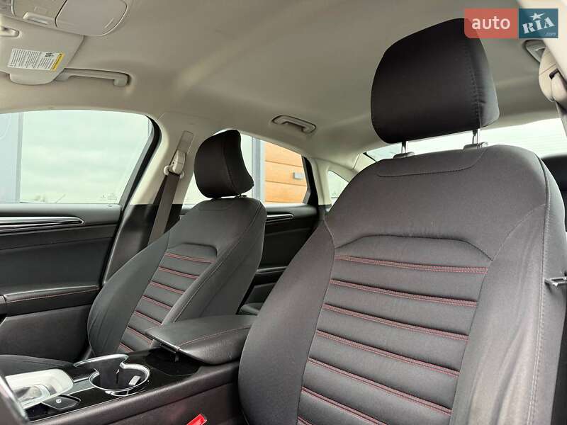 Седан Ford Fusion 2015 в Ровно