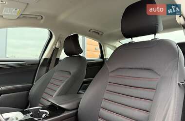 Седан Ford Fusion 2015 в 
