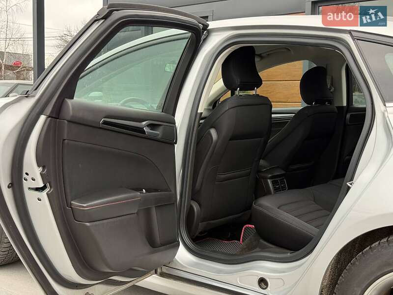 Седан Ford Fusion 2015 в Ровно