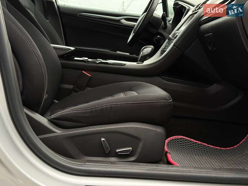 Седан Ford Fusion 2015 в Ровно